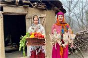 آشپزی روستایی گیلان : زرشک پلو و مرغ شکم پر با میوه خشک