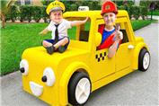 دیانا و روما ماشین بازی کودکانه : اولیور با تاکسی رانندگی می کند و به کمک قهرمانان شهر می رود