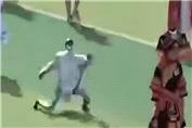 ربات انسان‌نما در میان تماشاگران از کنترل خارج شد!